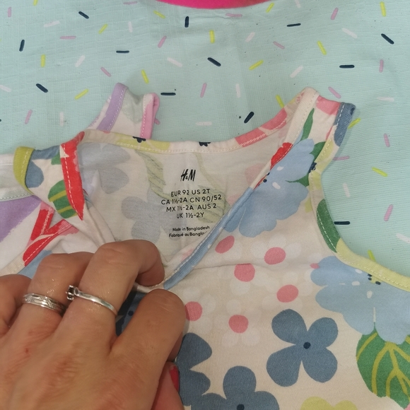 Bundle of 4 summer dresses 2T - Picture 3 of 8